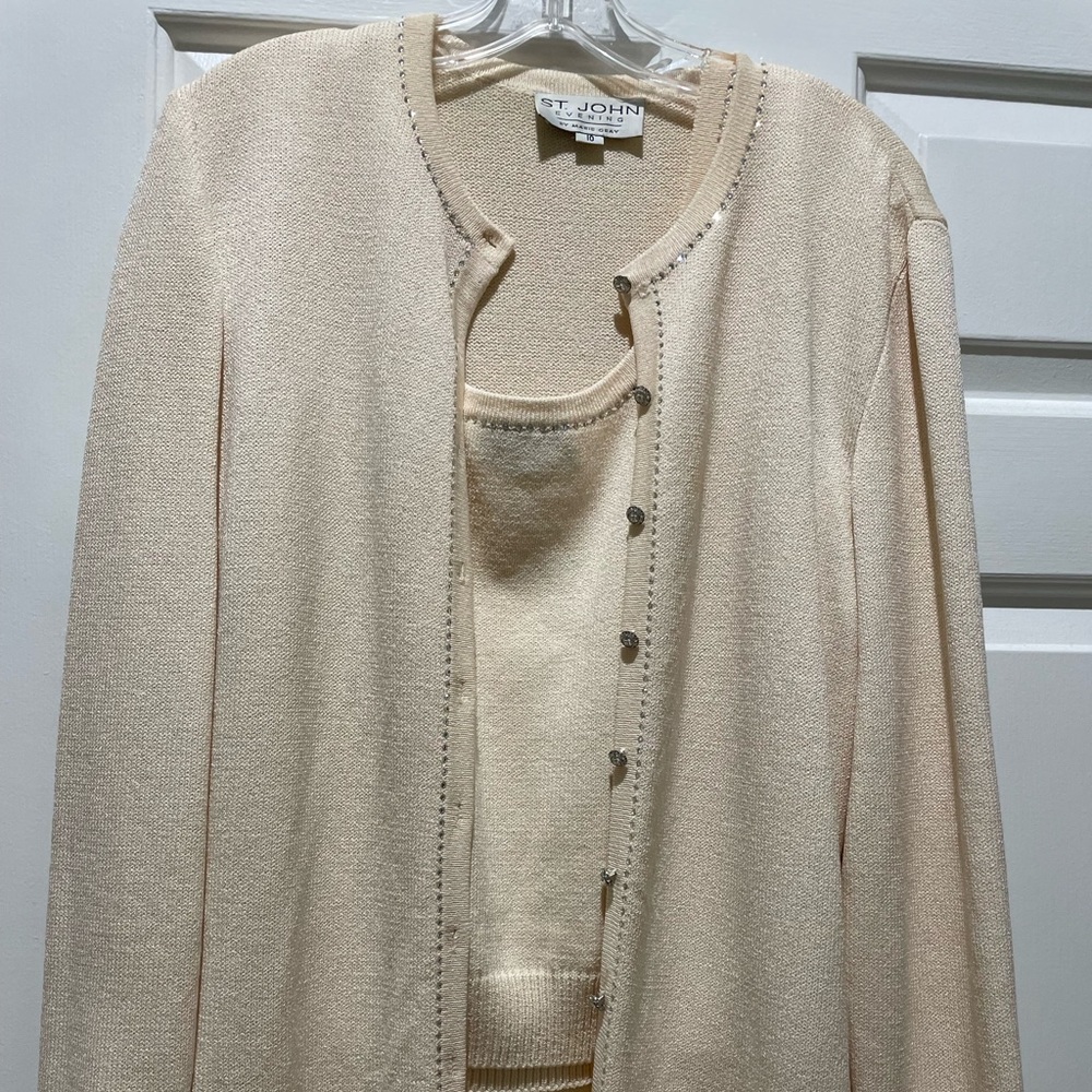 St. John’s women cream 2 piece cardigan shell set